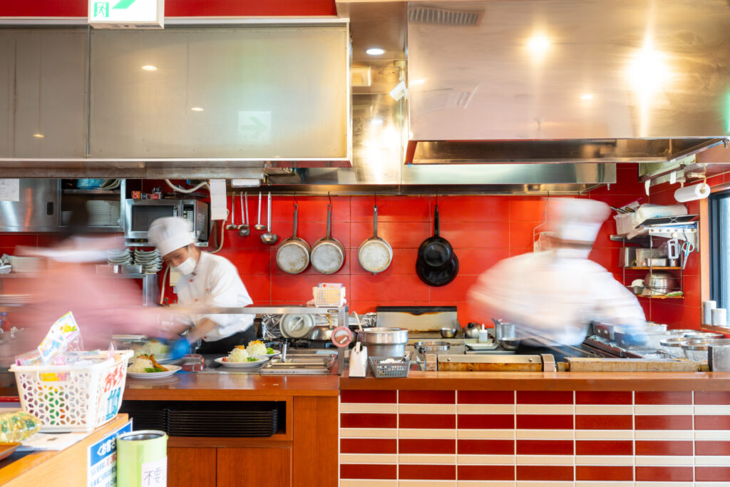 フルオープンキッチンでお待ちしています