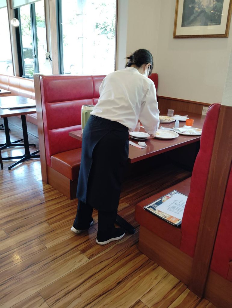 旭ヶ丘店のスタッフ紹介です。